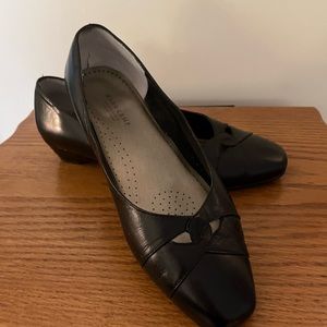 Mark Lemp Black leather shoes. 10.5W. 1-inch heel.